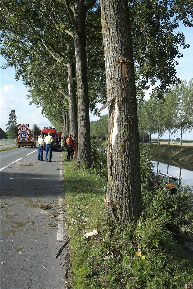 2010/236/GB 20100913 031 Voertuig te water Hoofdvaart Oost.jpg